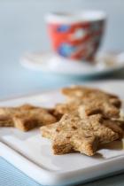 Macadamia spelt shortbread